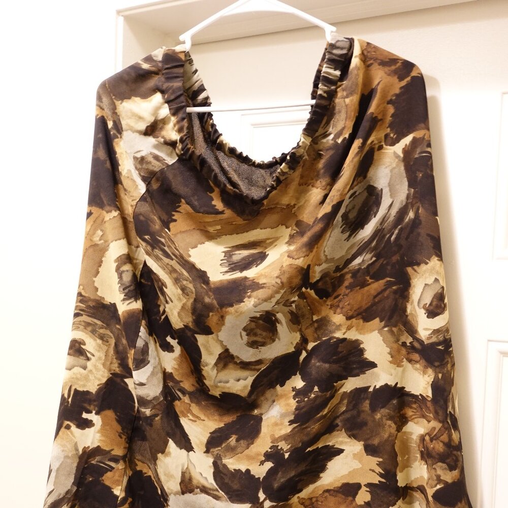 Woman's REVERSIBLE XL skirt.